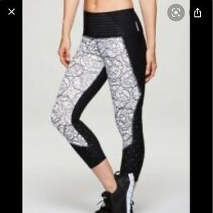 RBX Cropped Leggings black and white floral NWT